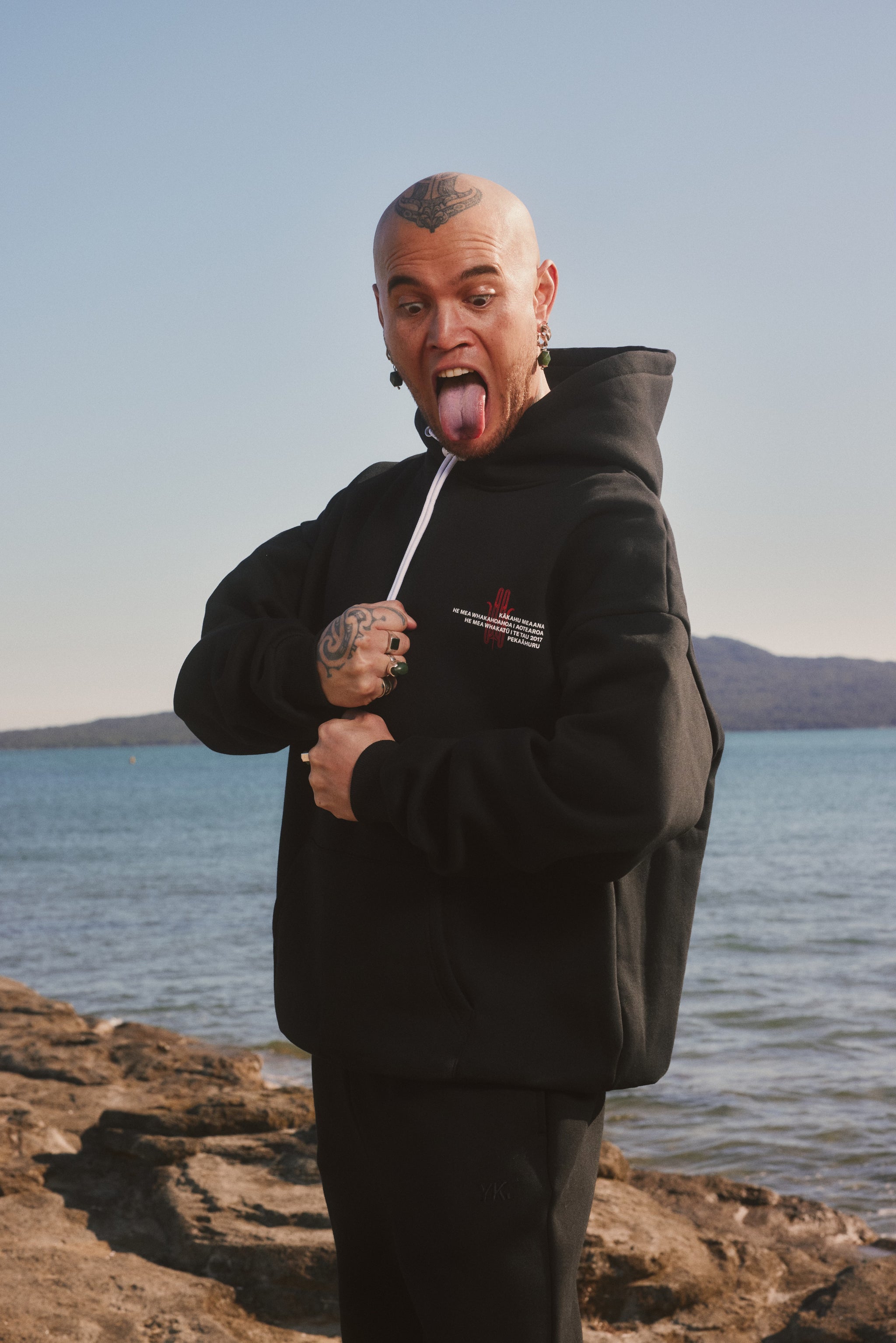 product image  TE REO COSYSZN HOODIE | BLACK