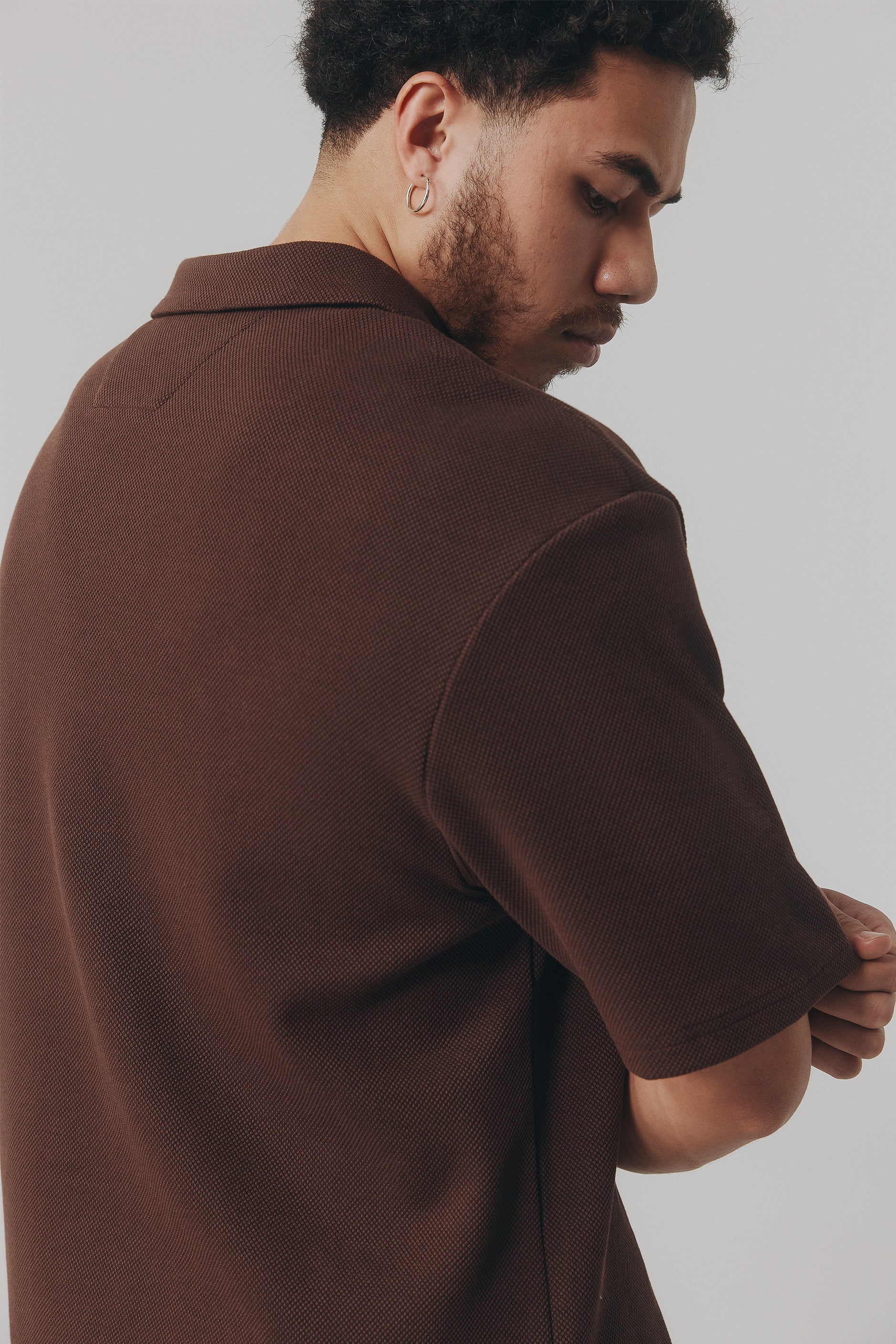 QUARTER ZIP POLO | BROWN